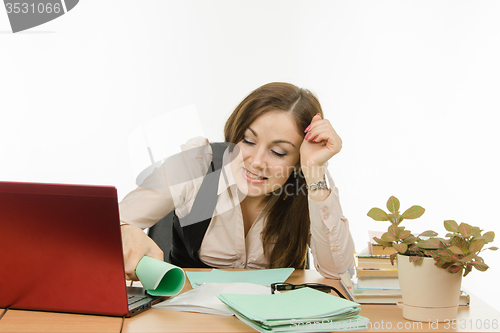 Image of Master slammed a fly on a laptop