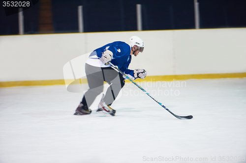 Image of ice hockey player in action