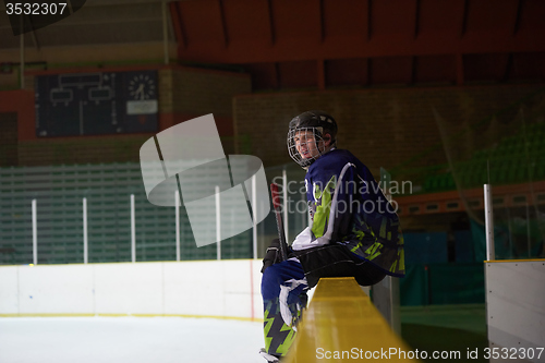 Image of ice hockey players on bench