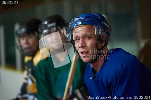 Image of ice hockey players on bench