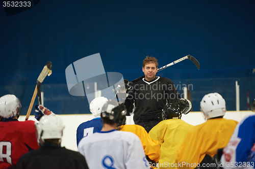 Image of ice hockey players team meeting with trainer