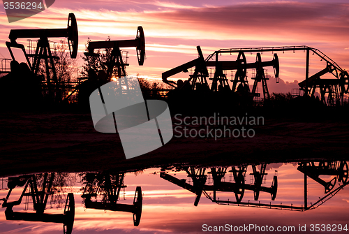 Image of Oil pumps.