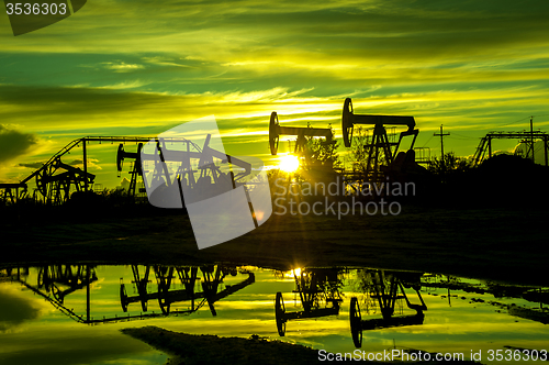 Image of Oil pumps.