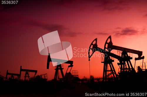 Image of Oil pumps.