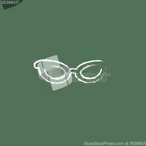 Image of Eyeglasses icon drawn in chalk.