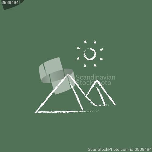 Image of Egyptian pyramids icon drawn in chalk.