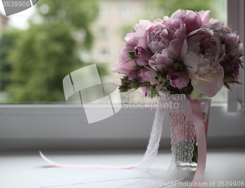 Image of bridal bouquet on the window