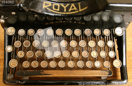 Image of old typewriter