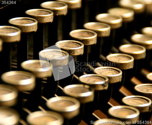 Image of old typewriter