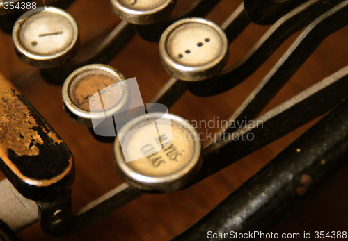 Image of old typewriter