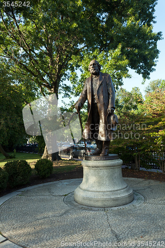 Image of Edward Everett Hale Statue