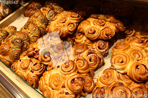 Image of rolls figured on the counter