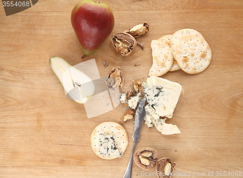 Image of pears, walnuts and blue cheese