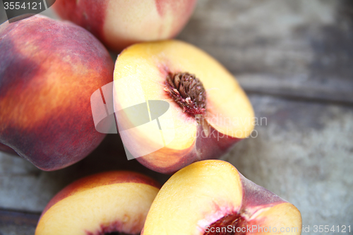 Image of peaches, halves and whole