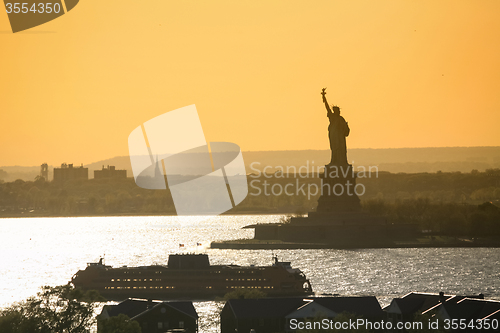 Image of Ship next to Statue of Liberty