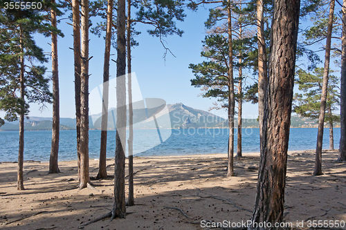 Image of autumn lake