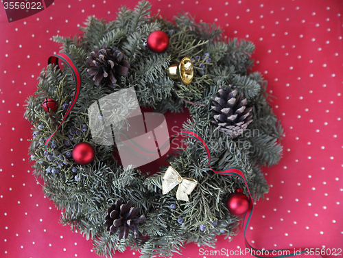 Image of Christmas wreath on red and white polka dots	