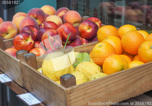 Image of Fruit on a market shelf