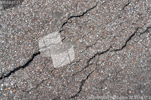 Image of fissured asphalt