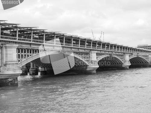 Image of Black and white Blackfriars bridge in London