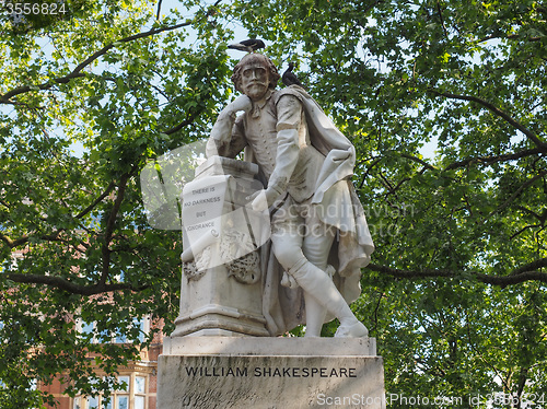 Image of Shakespeare statue in London