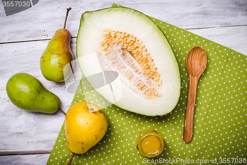 Image of Melon with honey and green yellow pears