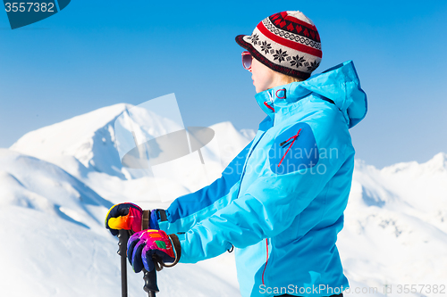 Image of Woman skier.