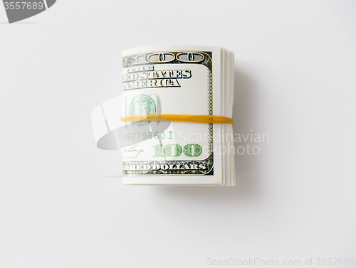 Image of close uop of dollar money packet tied with rubber