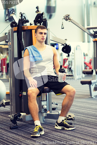 Image of man exercising on gym machine