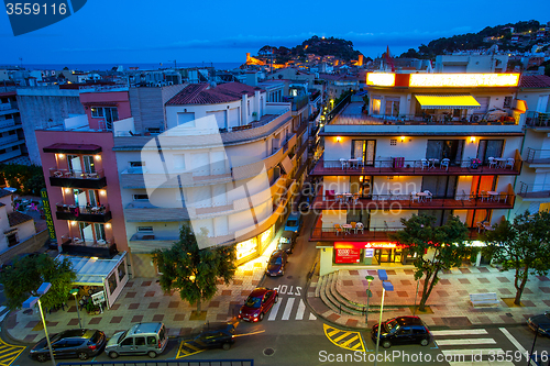 Image of Carrer Tomàs Barber and Avinguda Ferran Agulló streets at nigh