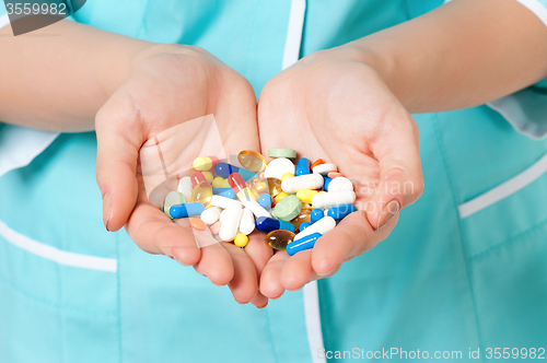 Image of Pills in hands