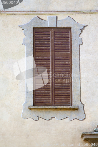 Image of jerago window    venetian blind in the concrete  brick