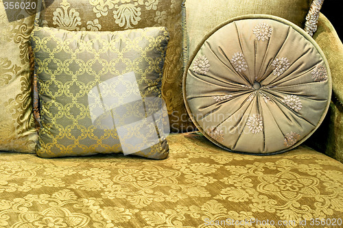 Image of Pillows round