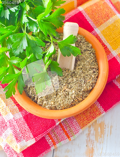 Image of Dry parsley in the bowl, green parsley