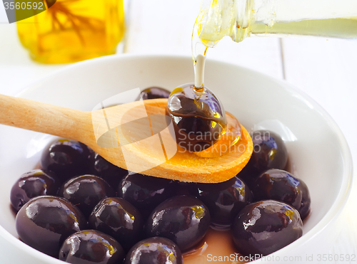 Image of Black olives on the white plate