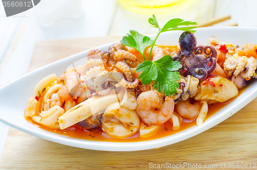 Image of salad with seafood