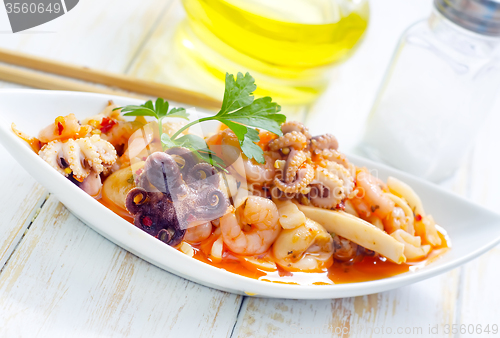 Image of salad with seafood