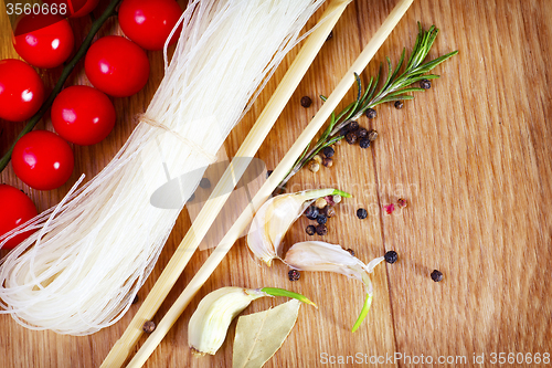 Image of raw rice noodle and aroma spice