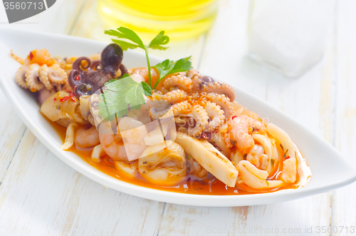 Image of salad with seafood