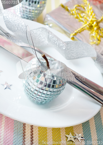 Image of place setting for christmas with star