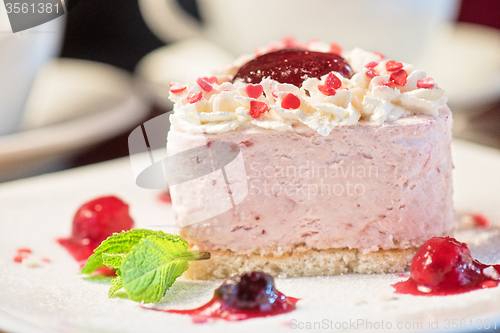 Image of heart-shaped valentine cake