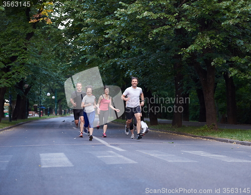 Image of people group jogging