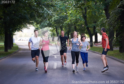 Image of people group jogging