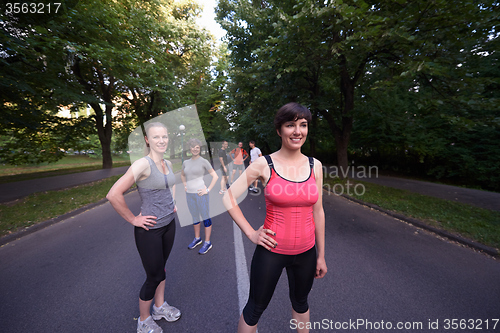 Image of people group jogging