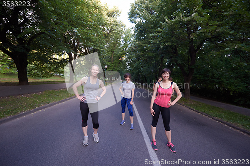 Image of people group jogging