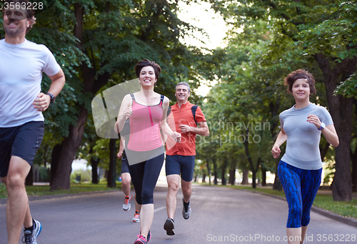 Image of people group jogging