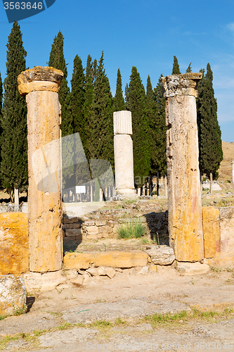 Image of history  construction in asia  and the roman temple 