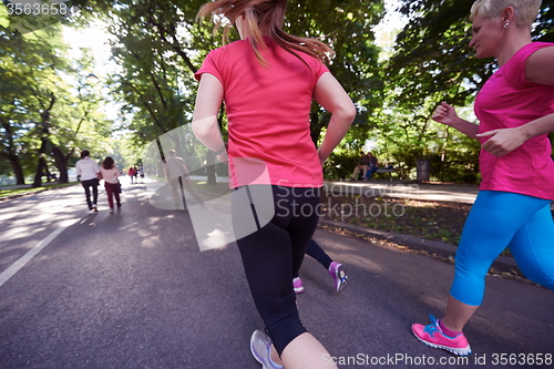 Image of people group jogging