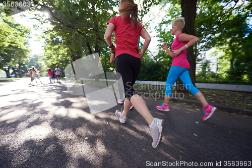 Image of people group jogging