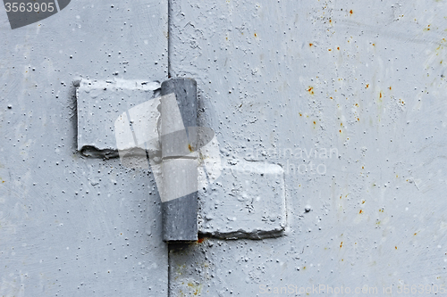 Image of Metal hinge welded to steel plates and painted